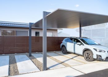 Giải pháp thi công lắp đặt mái che carport Lixil SC và hàng rào bảo vệ tại thành phố Hồ Chí Minh kiến tạo không gian sống an toàn